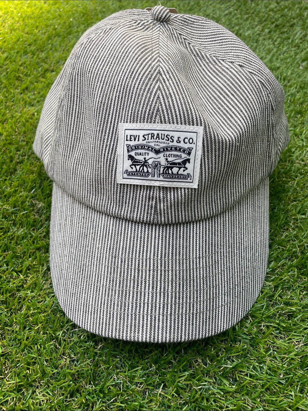 Levi's Men's Pinstripe Baseball Cap - Black & White